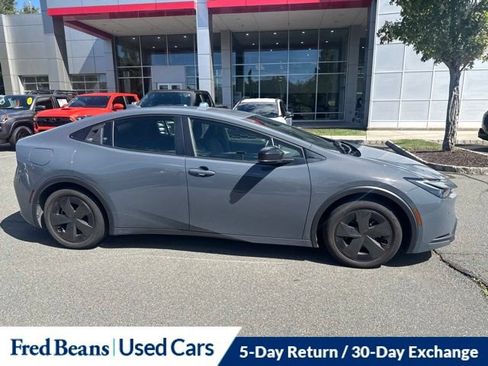 Used 2024 Toyota Prius Prime FWD image 3