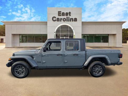 Certified 2024 Jeep Gladiator Sport image 6