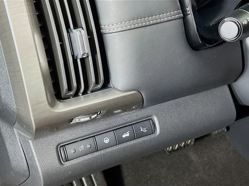 Used 2025 Nissan Pathfinder Platinum AWD/4WD image 9