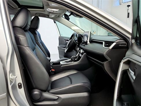 Certified 2022 Toyota RAV4 XLE Premium image 29