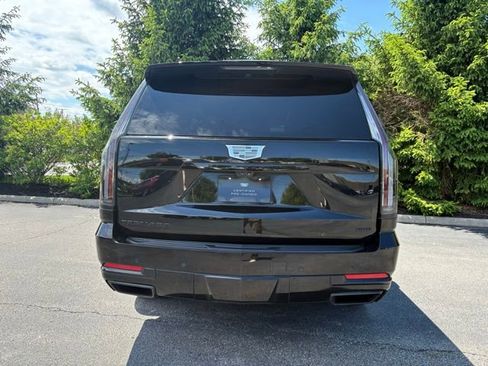 Used 2025 Cadillac Escalade ESV Sport Platinum w/ LPO, ONYX Package AWD/4WD image 4