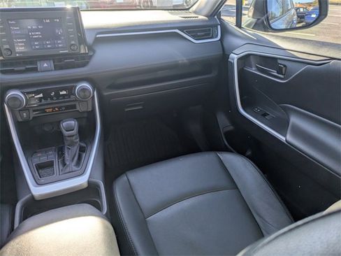 Used 2021 Toyota RAV4 LE image 17