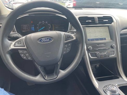 Used 2020 Ford Fusion SE image 6