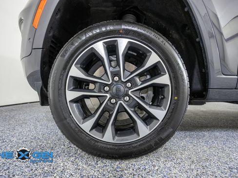 Used 2021 Jeep Grand Cherokee L Overland w/ Luxury Tech Group IV AWD/4WD image 47