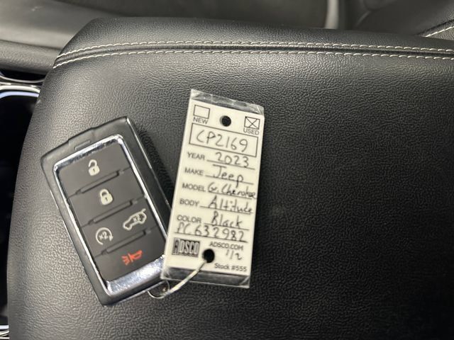Used 2023 Jeep Grand Cherokee Altitude AWD/4WD image 34