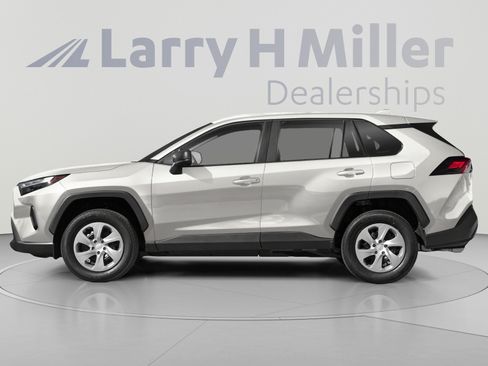 Used 2025 Toyota RAV4 LE AWD/4WD image 3