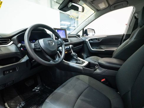 Used 2024 Toyota RAV4 LE AWD/4WD image 4