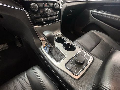 Used 2020 Jeep Grand Cherokee Limited w/ Luxury Group II AWD/4WD image 23