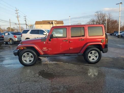 Used 2011 Jeep Wrangler Unlimited Sahara w/ Connectivity Group image 7