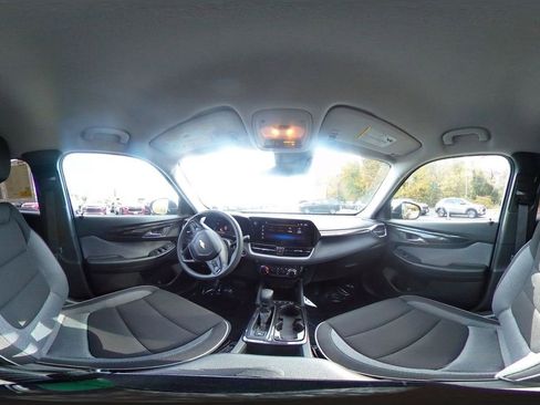 Used 2025 Chevrolet TrailBlazer LT image 38