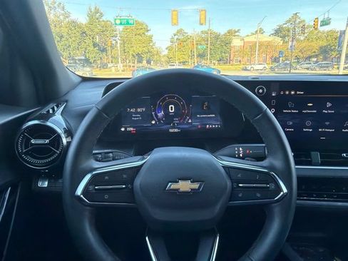 Used 2026 Chevrolet Equinox LT w/ LPO, Floor Liner Package FWD image 11