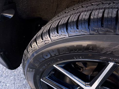 Used 2017 Toyota RAV4 SE w/ Advanced Technology Package image 13