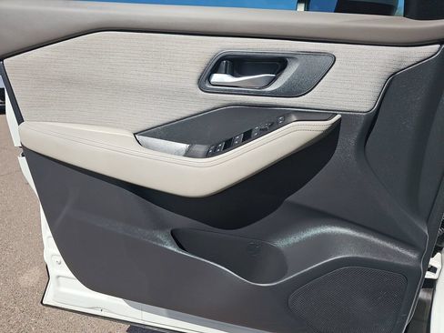 Used 2023 Nissan Rogue SV FWD image 25