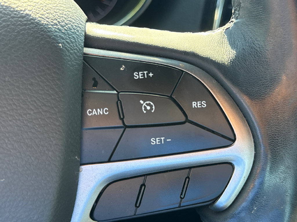 Used 2020 Jeep Grand Cherokee Limited w/ Premium Lighting Group AWD/4WD image 27