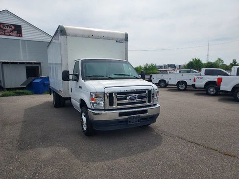 Used 2022 Ford E-450 and Econoline 450 Super Duty w/ Power Windows & Locks Group image 6
