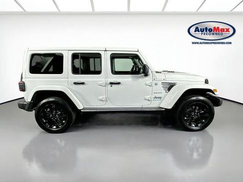 Used 2024 Jeep Wrangler Unlimited Sahara AWD/4WD image 9