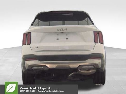 Used 2025 Kia Sorento S w/ Panoramic Sunroof Package FWD image 6
