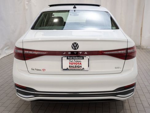 Used 2025 Volkswagen Jetta SEL image 4