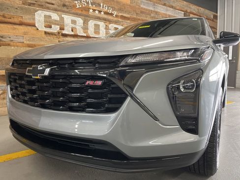 Used 2024 Chevrolet Trax RS image 8