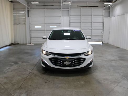 Used 2025 Chevrolet Malibu LT FWD image 3