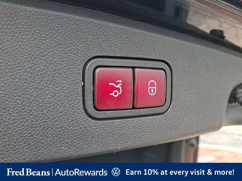 Used 2014 Mercedes-Benz E 350 Sedan image 35