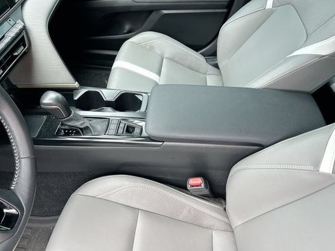 Used 2025 Toyota Camry SE FWD image 29