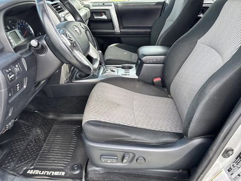Used 2016 Toyota 4Runner SR5 AWD/4WD image 9