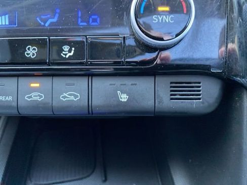 Used 2024 Hyundai Elantra SEL w/ Convenience Package image 11