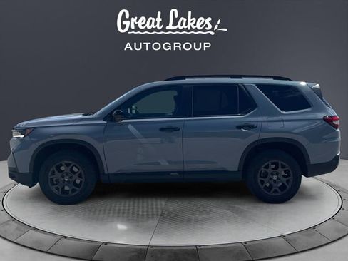 Used 2024 Honda Pilot TrailSport image 2