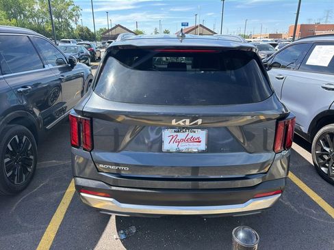 Used 2024 Kia Sorento S FWD image 5