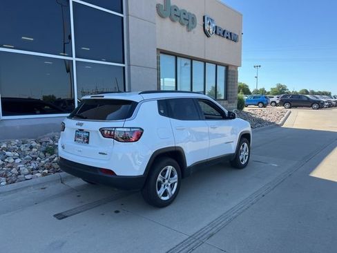 Used 2023 Jeep Compass Latitude AWD/4WD image 5