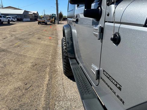 Used 2017 Jeep Wrangler Sport w/ Quick Order Package 24S AWD/4WD image 24