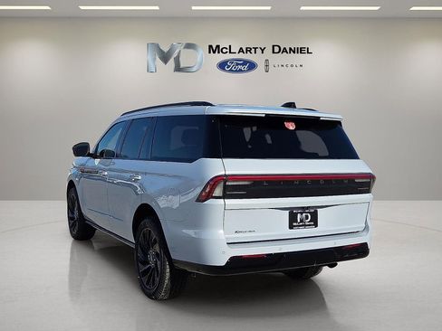 New 2026 Lincoln Navigator Reserve w/ Jet Appearance Package image 4