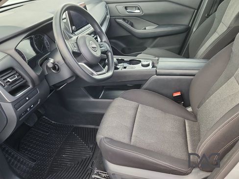 Used 2024 Nissan Rogue SV image 12