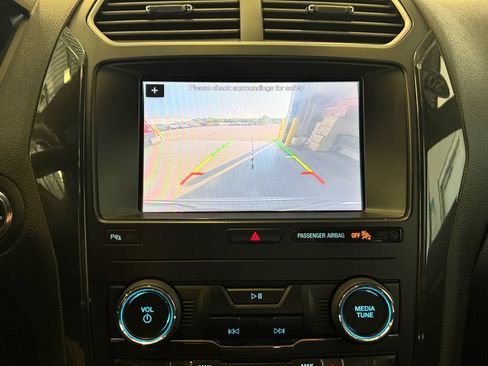 Used 2019 Ford Explorer XLT w/ Equipment Group 202A AWD/4WD image 22