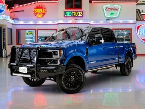 Used 2022 Ford F250 Platinum w/ FX4 Off-Road Package AWD/4WD image 2