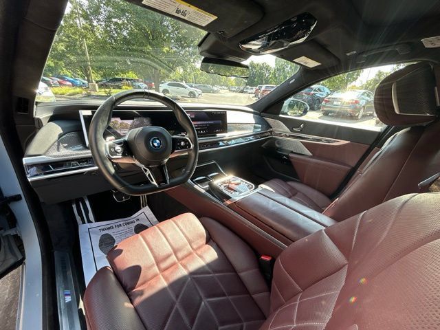 Used 2023 BMW i7 xDrive60 AWD/4WD image 11