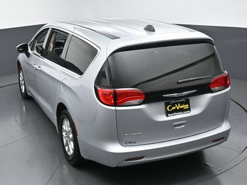 Used 2022 Chrysler Voyager LX FWD image 38