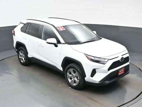 Used 2025 Toyota RAV4 XLE AWD/4WD image 34