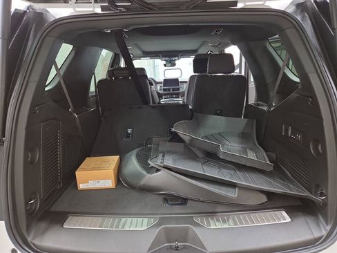 Used 2024 Chevrolet Tahoe High Country AWD/4WD image 9