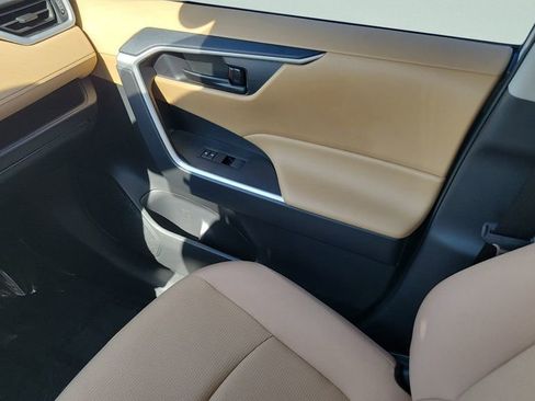 Certified 2025 Toyota RAV4 LE FWD image 13