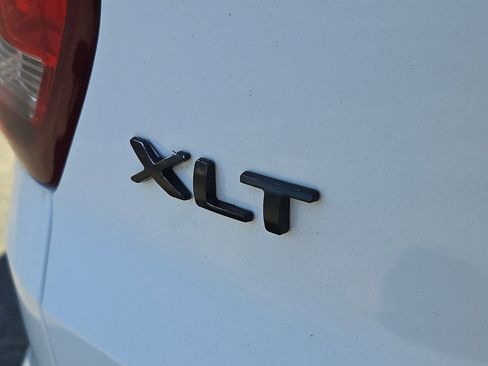 Used 2019 Ford Explorer XLT AWD/4WD image 30