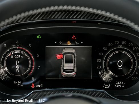 Used 2024 Bentley Bentayga image 34