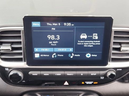 Certified 2025 Hyundai Venue SE image 12