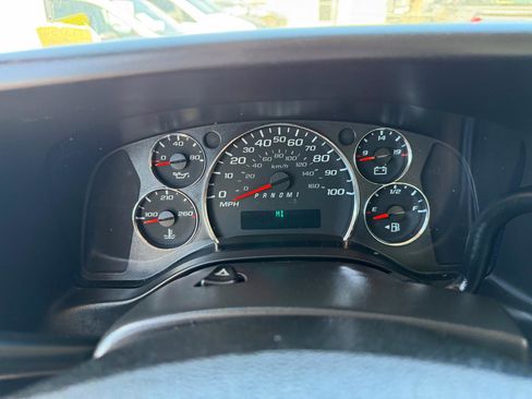 Used 2020 Chevrolet Express 3500 w/ Power Convenience Package RWD image 17