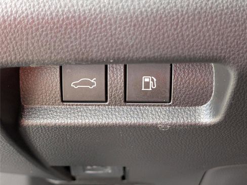 Used 2023 Toyota Crown Limited w/ Advanced Technology Package image 21