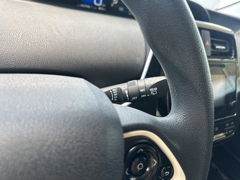 Used 2016 Toyota Prius Two FWD image 19