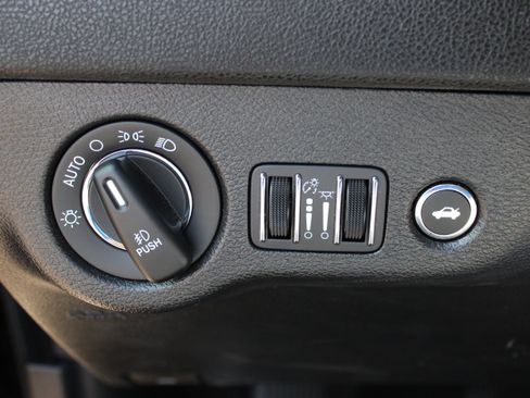 Used 2023 Chrysler 300 S w/ Comfort Group RWD image 34
