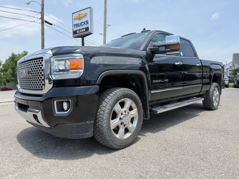 Used 2017 GMC Sierra 2500 Denali AWD/4WD image 2