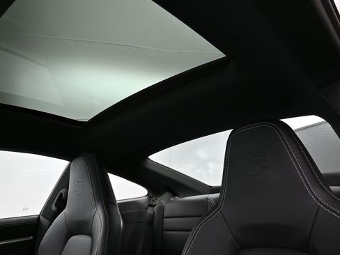 Used 2025 Porsche 911 Carrera image 6